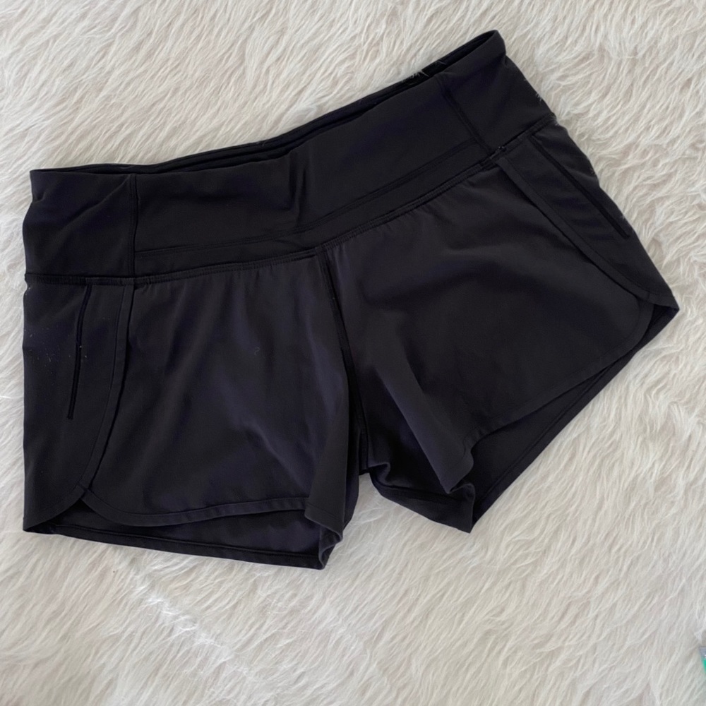 LULULEMON Speed Up Shorts 4” sz 6